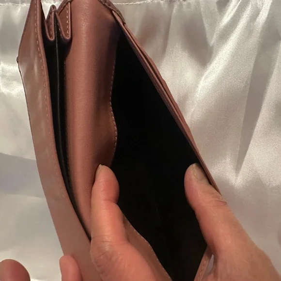 Gucci Guccissima Snapped Wallet